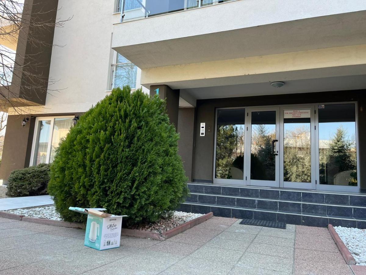 Tranzzzit Airport Apartment Otopeni Extérieur photo